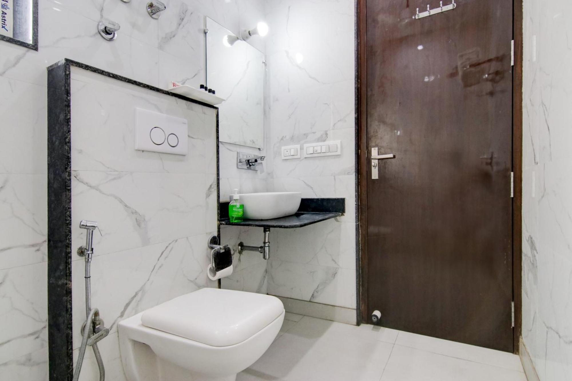 Hotel Good Will Residency - Cyber City Гургаон Экстерьер фото