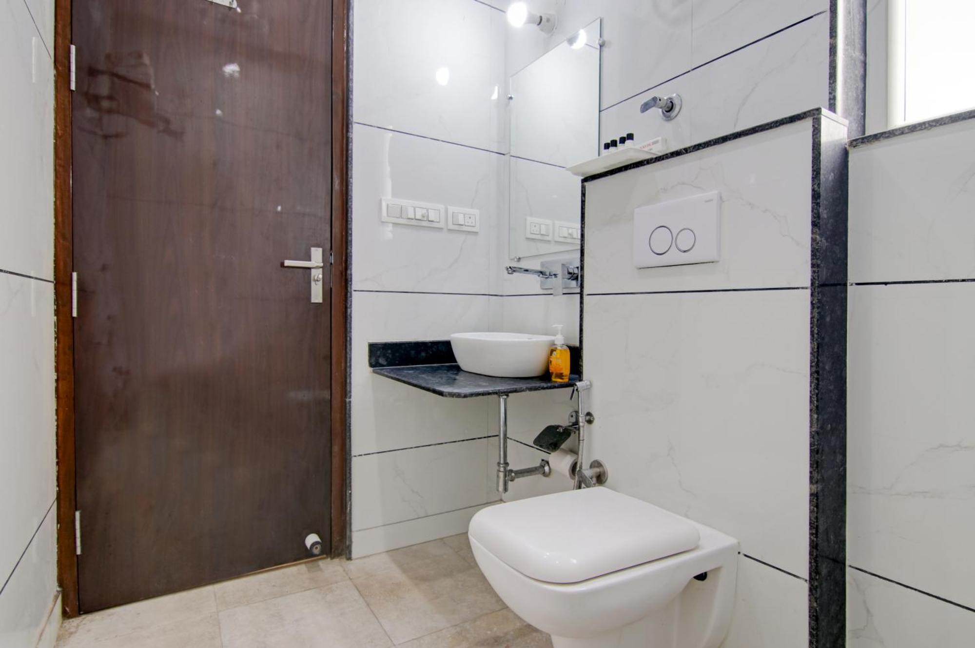 Hotel Good Will Residency - Cyber City Гургаон Экстерьер фото